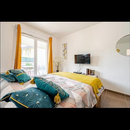 Proche Disney Et Paris - Studio Terrasse Et Parking Prive Montevrain Exterior photo